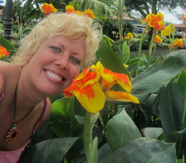 Val with flowers in Arenal