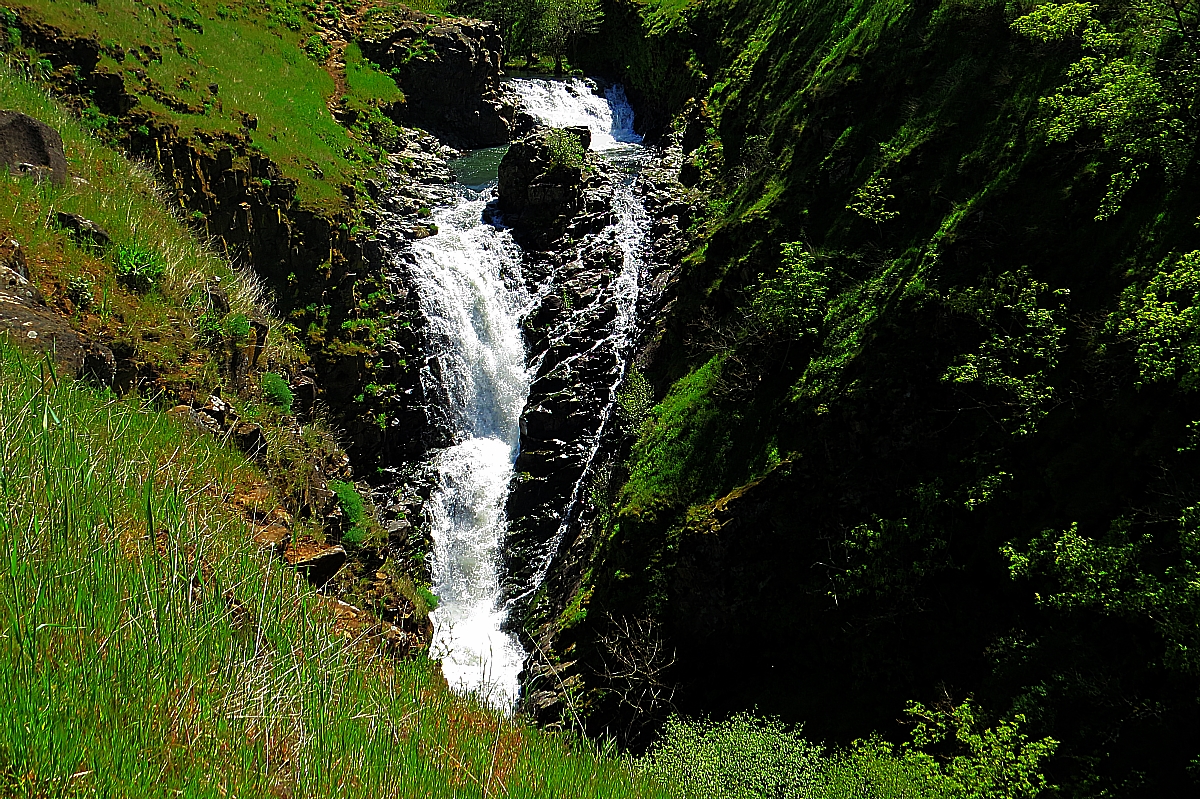 Oregon Waterfall Hikes: Mosier Creek Falls and Mosier Plateau