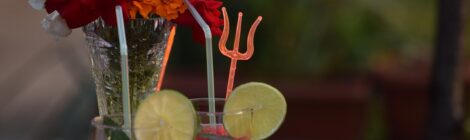 How Singles Meet New People and Date When They Travel