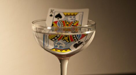 How Dark Mode Interfaces Reduce Eye Strain During Long Sessions